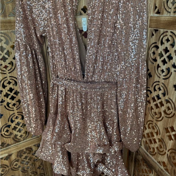 Mini long sleeve rose gold sequin dress - Picture 4 of 9